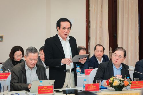 Nguyên Phó Chủ tịch Ủy ban Trung ương MTTQ Việt Nam Lê Bá Trình phát biểu tại hội nghị