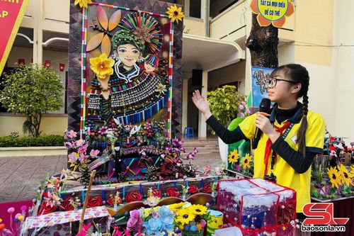 Phần thi thuyết trình trong “Showcase STEM – Sáng tạo không giới hạn", giới thiệu về văn hóa Tây Bắc.