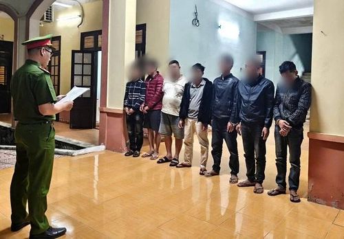 7 đối tượng tham gia đánh bạc bị tạm giữ. Ảnh: Công an TP Đà Nẵng.