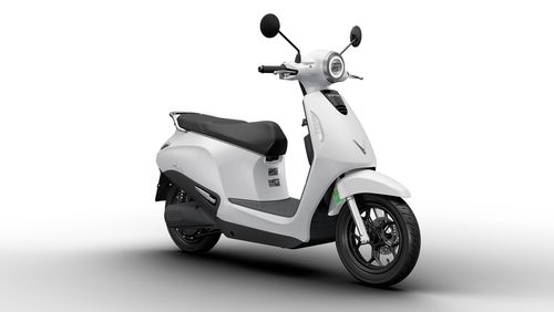 VinFast Feliz II và VinFast Evo là những mẫu xe máy điện đổi pin mới của hãng, bên cạnh VinFast Viper. Ảnh: VinFast.