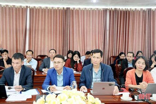 Đại biểu tham dự cuộc họp.