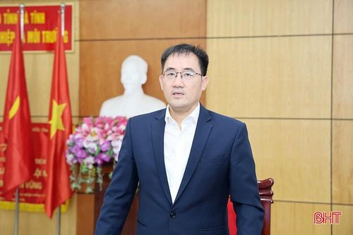Phó Giám đốc Sở NN&MT Nguyễn Thanh Hải đề nghị Viện Khoa học kỹ thuật nông nghiệp Bắc Trung Bộ triển khai mô hình lúa giảm phát thải khí nhà kính trong vụ xuân 2026 theo đúng kế hoạch; phối hợp chặt chẽ với ngành NN&MT Hà Tĩnh, các địa phương trong quá trình tập huấn, hướng dẫn triển khai mô hình và hỗ trợ kỹ thuật, đảm bảo mô hình đạt hiệu quả thiết thực.