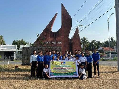  Tổ chức hành trình về thăm di tích “Bia căm thù” tại ấp Hòa Mỹ, xã Bình Ninh, tỉnh Đồng Tháp. 