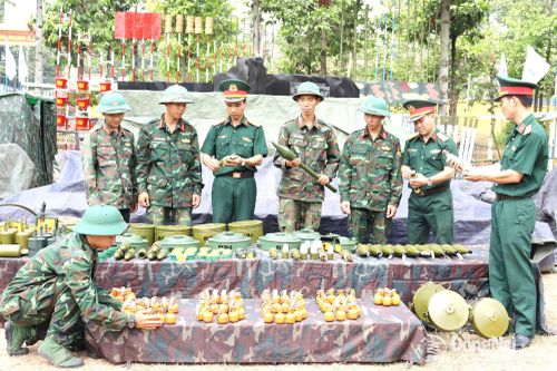 Các mô hình học cụ huấn luyện, sẵn sàng chiến đấu bảo vệ tuyệt đối các cao điểm của cán bộ, chiến sĩ Tiểu đoàn 8. Ảnh: Nguyệt Hà