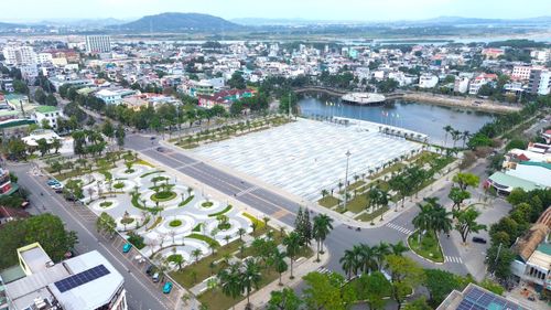 Ban Quản lý dự án đầu tư xây dựng các công trình dân dụng và công nghiệp tỉnh Quảng Ngãi cho biết, chủ đầu tư đang phối hợp kiểm tra công tác nghiệm thu, bàn giao, đưa công trình vào khai thác, sẵn sàng tổ chức Chợ hoa Tết và chương trình nghệ thuật chào Xuân Bính Ngọ, bắn pháo hoa đêm giao thừa phục vụ người dân.