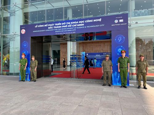 Nhằm bảo đảm ANTT, trật tự giao thông được thông suốt, Công an phường Bình Dương đã triển khai lực lượng, cùng lực lượng ANTT cơ sở bảo đảm an ninh, an toàn trong suốt thời gian diễn ra buổi lễ