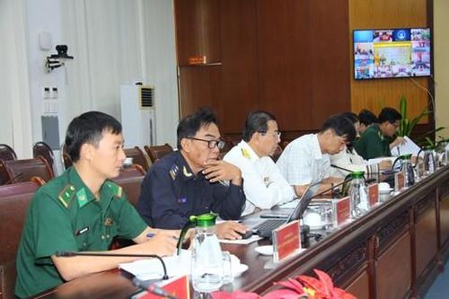Đại diện các lực lượng chức năng tham dự hội nghị trực tuyến