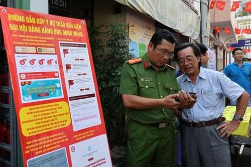 CBCS CAP.Tân Sơn Hòa, TPHCM tích cực hướng dẫn người dân thực hiện việc góp ý Văn kiện Đại hội Đảng đúng cách trên VNeID