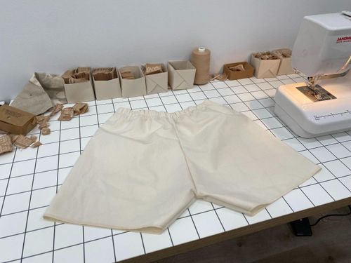Chủ shop Chance Landesman tự tay may hầu hết mẫu đồ lót tại xưởng ở Brooklyn (Mỹ). Ảnh: Chance Landesman.