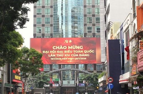 Công tác trang trí, tuyên truyền chào mừng Đại hội Đảng đã được triển khai đồng bộ trên các tuyến đường chính.