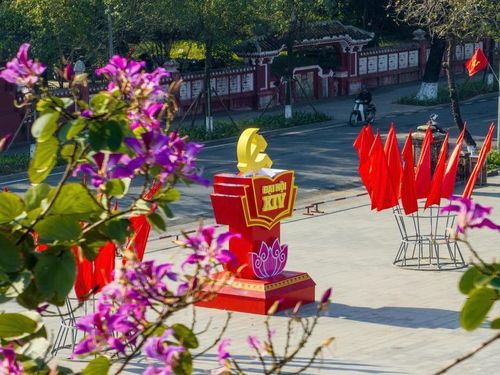 TP Huế khoác lên mình diện mạo mới trong những ngày chuẩn bị diễn ra Đại hội XIV của Đảng - Ảnh: VGP/Lê Hoàng