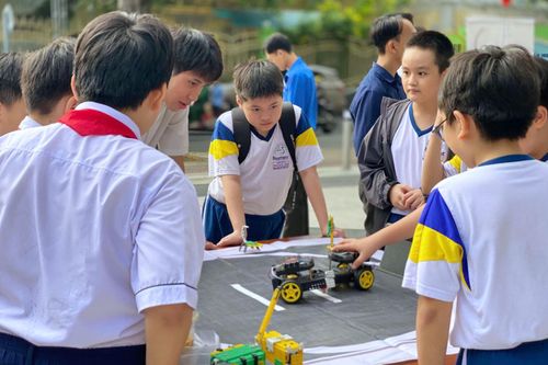 Các giải pháp khoa học công nghệ, giáo dục số được giới thiệu trực quan, gần gũi với học sinh và người dân.