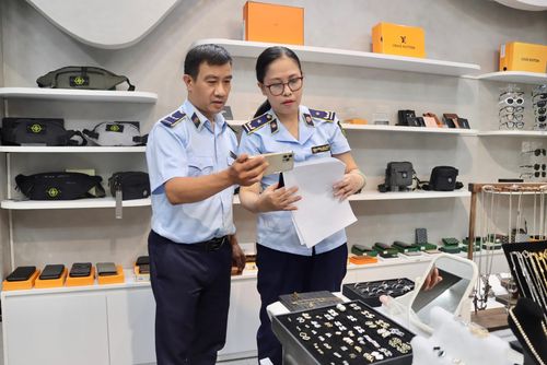 Lực lượng quản lý thị trường kiểm tra, kiểm soát có trọng tâm, trọng điểm, tập trung vào các mặt hàng và địa bàn có nguy cơ vi phạm cao. Ảnh: PV