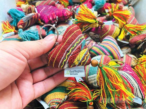 Đơn hàng sản phẩm móc khóa làm quà tặng được xuất khẩu sang Hàn Quốc (ảnh dưới).