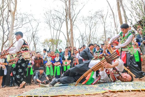 Tiếng khèn mùa Xuân. Ảnh: Đình Tuân