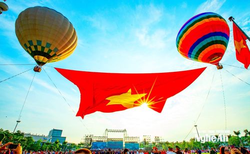 Cất cánh. Ảnh: Công Sáng