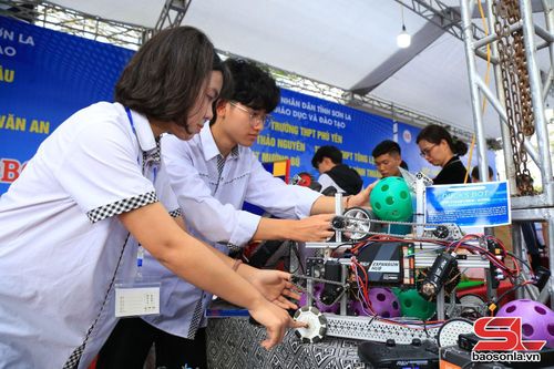 Mô hình Robot Ducks Bot của học sinh Trường TH, THCS, THPT Chu Văn An.