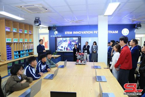 Phòng STEM đạt chuẩn quốc tế tại Trường THPT Chuyên Sơn La do Petrovietnam tài trợ.