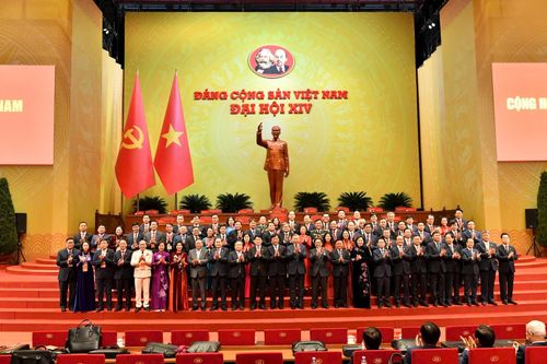 Các đồng chí lãnh đạo Đảng, Nhà nước với Đoàn đại biểu Đảng bộ Thủ đô Hà Nội. Ảnh: Duy Linh