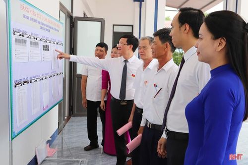  Nhằm tạo đột phá chiến lược, các cấp, ngành, địa phương thực hiện quyết liệt cuộc cách mạng sắp xếp tổ chức bộ máy, vận hành hiệu quả chính quyền địa phương 2 cấp. 