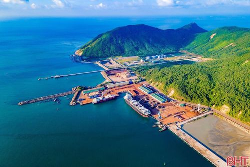  Khu kinh tế Vũng Áng có lợi thế hệ thống cảng nước sâu, hạ tầng tương đối đồng bộ. Ảnh: Đình Nhất. 