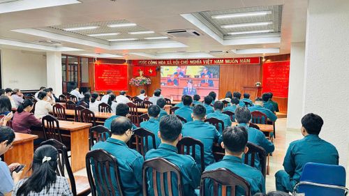 Các đơn vị, ban ngành, khu phố theo dõi phiên khai mạc trọng thể Đại hội Đảng sáng 20/1.