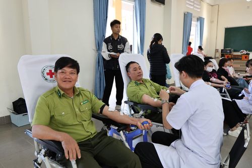 Lực lượng kiểm lâm tham gia hiến máu tình nguyện sau Lễ phát động