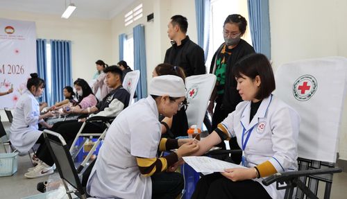 Đông đảo lực lượng, cán bộ và người dân tham gia hiến máu tình nguyện sau Lễ phát động