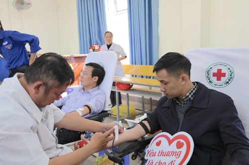 Lãnh đạo sở, ngành tỉnh Lâm Đồng tham gia hiến máu tình nguyện