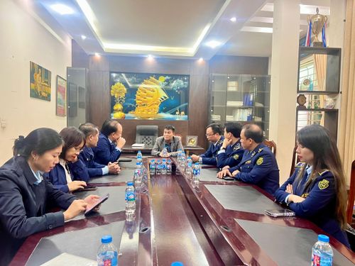 Đoàn công tác làm việc với Đại diện Công ty Cổ phần Dệt may Phú Vĩnh Hưng. Ảnh: Bộ Công Thương