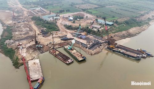 Với chiều dài cầu và đường dẫn hơn 5,2km, thiết kế với 8 làn xe (6 làn cơ giới và 2 làn thô sơ), bề rộng cầu chính 35m, cầu dẫn 31m. Đường dẫn phía Nam có mặt cắt ngang điển hình 60m, đường dẫn phía Bắc có mặt cắt ngang điển hình 50m.