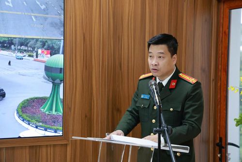  Thượng tá Vũ Thanh Tùng, Ủy viên Ban Thường vụ Tỉnh ủy, Bí thư Đảng ủy, Giám đốc Công an tỉnh Lạng Sơn phát biểu tại buổi lễ Khánh thành. 