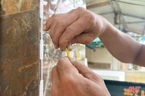  Yếu tố an toàn về điện khi lắp đặt đèn trang trí là rất quan trọng. 