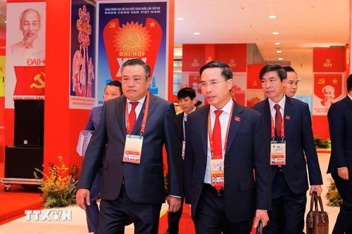 Các đại biểu đến dự ngày làm việc chính thức thứ ba Đại hội XIV của Đảng, sáng 22/1. (Ảnh: TTXVN)