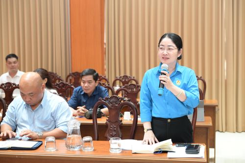 Đại diện lãnh đạo Liên đoàn Lao động TPHCM phát biểu. Ảnh: VĂN MINH