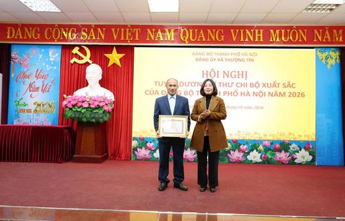 Đảng ủy xã đã tổ chức tuyên dương Bí thư chi bộ xuất sắc của Đảng bộ thành phố Hà Nội năm 2026. Ảnh: Tô Quý