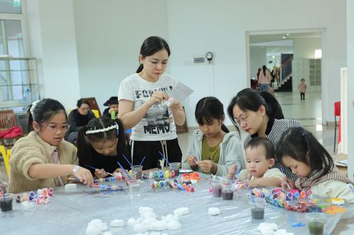 Thiếu nhi trải nghiệm chuỗi hoạt động phong phú, đầy cảm hứng thông qua các chương trình do Thành Đoàn - Hội đồng Đội thành phố tổ chức. Ảnh: KHÁNH NGÂN