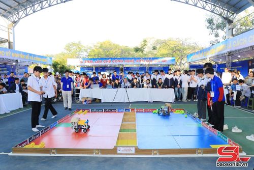 Học sinh các trường phổ thông tham gia cuộc thi STEM - Robotics tỉnh Sơn La năm 2026.