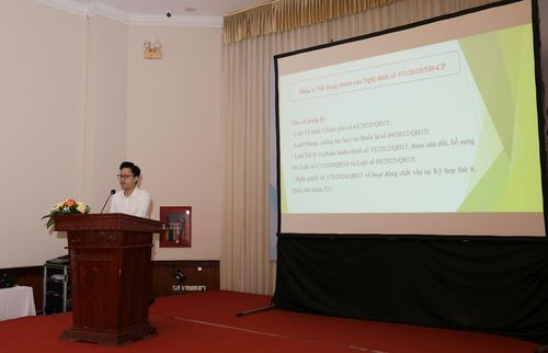 Ông Phan Công Hiếu (Vụ Pháp chế) thông tin về Nghị định số 371/NĐ-CP và thẩm quyền xử phạt vi phạm hành chính liên quan Nghị định. Ảnh: Trần Minh