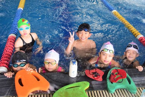 Không khí tập luyện tại Câu lạc bộ T - H Swimming luôn diễn ra sôi nổi. Ảnh: NGUYÊN KHANG