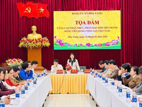 Đảng ủy xã Hòa Vang tổ chức tọa đàm “Nâng cao nhận thức, phấn đấu sớm trở thành đảng viên Đảng Cộng sản Việt Nam”. Ảnh: V.D