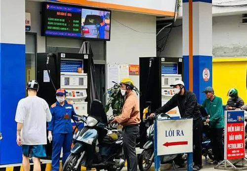 Giá xăng tăng nhẹ từ chiều nay 29/1. Ảnh minh họa