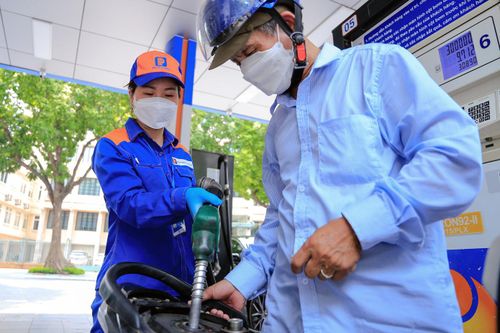 Quỹ Bình ổn giá xăng dầu còn kết dư hơn 6.000 tỷ đồng, nhưng "án binh bất động" trong thời gian dài.