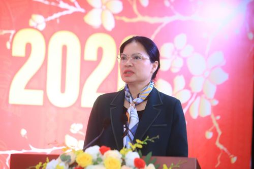  Ủy viên Trung ương Đảng, Phó Bí thư Thường trực Đảng ủy MTTQ, các đoàn thể Trung ương, Phó Chủ tịch - Tổng Thư ký Ủy ban Trung ương MTTQ Việt Nam Hà Thị Nga phát biểu tại hội nghị. Ảnh: Hữu Thắng. 