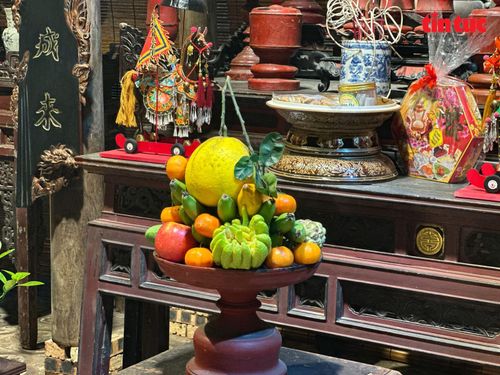 Mâm ngũ quả, hoa đào, mái đình... trong ngày Xuân gợi về những ký ức quen thuộc ngày xưa.