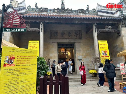 Trung tâm Văn hóa Nghệ Thuật số 22 Hàng Buồm những ngày Tết cận kề, tái hiện không gian Tết và phiên chợ Tết vùng đồng bằng Bắc Bộ.