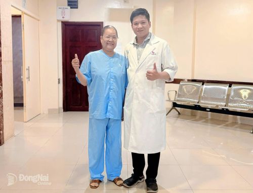 Bệnh nhân bình phục tốt sau ca phẫu thuật và đã có thể đi lại. Ảnh: CTV