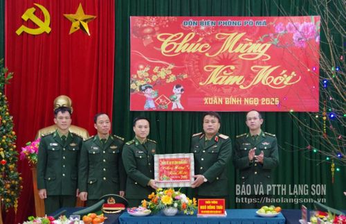 Lãnh đạo Quân khu 1 tặng quà tết cho Đồn Biên phòng Pò Mã, tỉnh Lạng Sơn