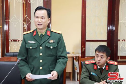 Đại diện Ban Tuyên huấn, Bộ CHQS tỉnh phát biểu tại hội nghị.