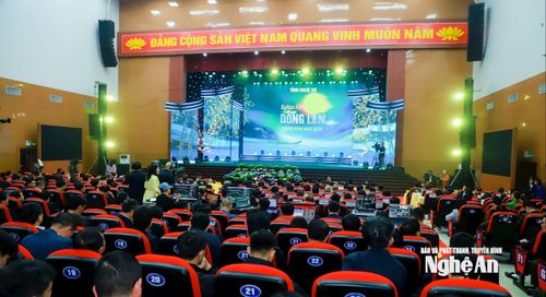 Quang cảnh chương trình “Nghĩa tình dòng Lam - Xuân Bính Ngọ năm 2026”. Ảnh: Thành Duy